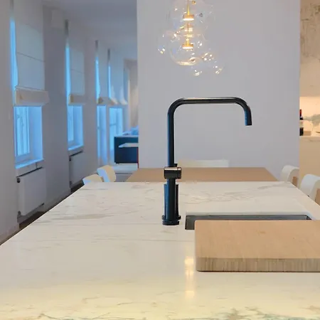20 - Stunning Luxurious Spacious Design At The