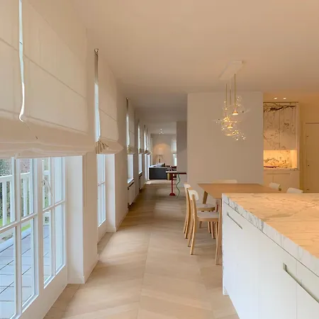 20 - Stunning Luxurious Spacious Design At The Apartment *